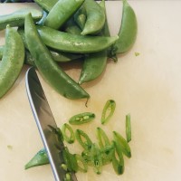 how to slice sugar snap peas